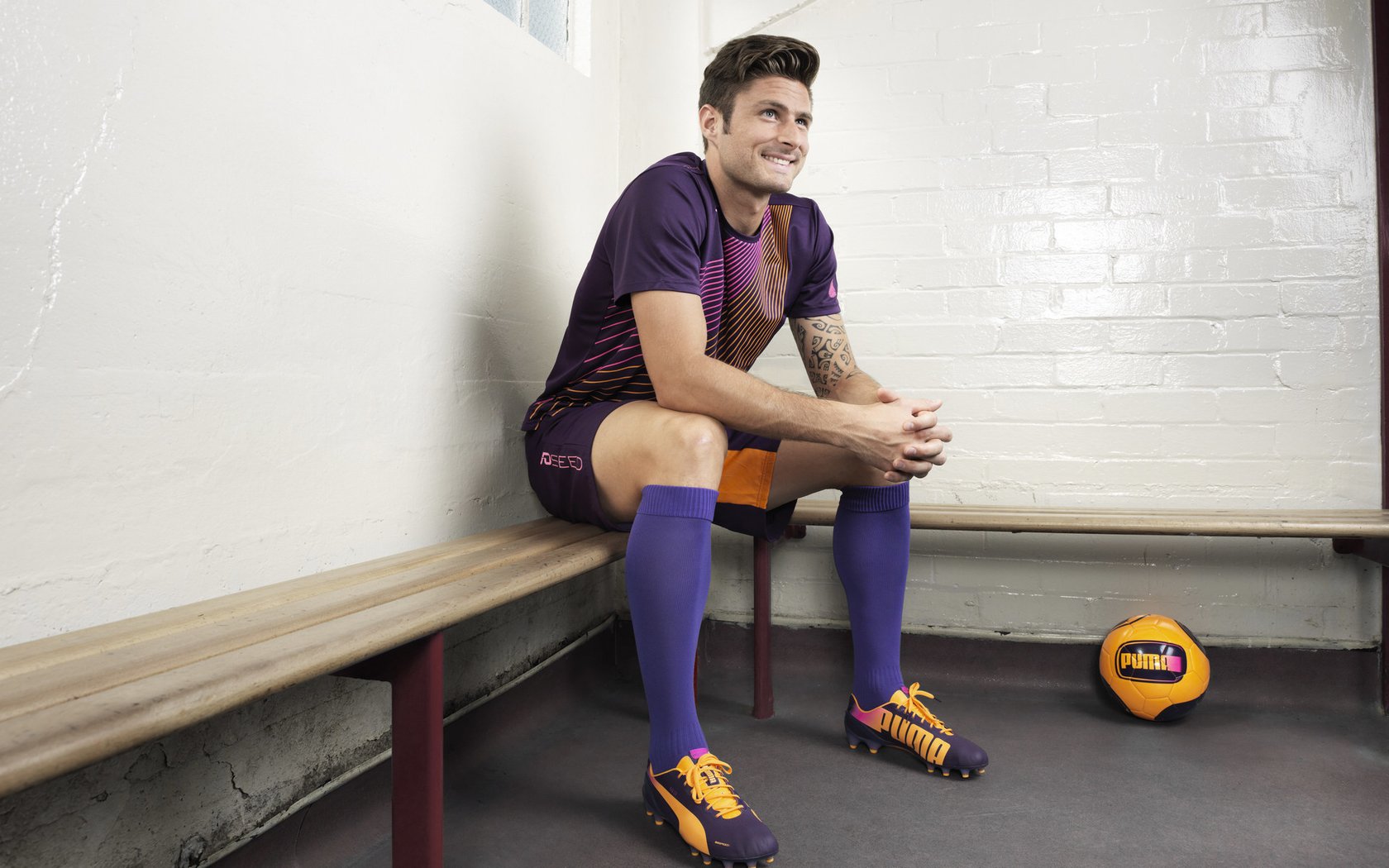 职业联赛运营优化提升赞助合作品牌长期黏性，参加职业联赛